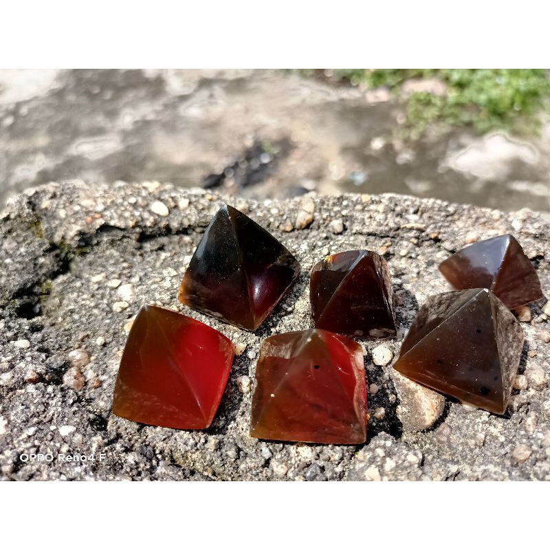 AMBER PIRAMID AMBER NATURAL AMBER