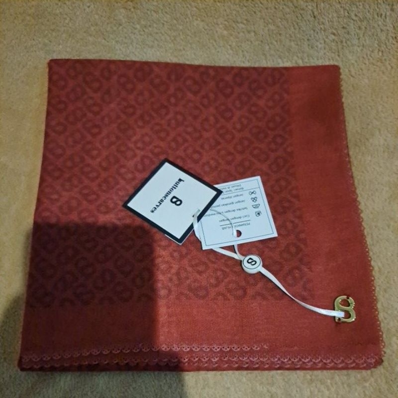 new as is buttonscarves tapis