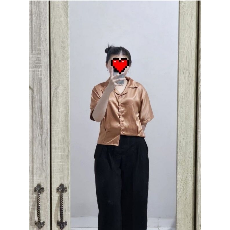 Preloved Kemeja Wanita Polos Satin