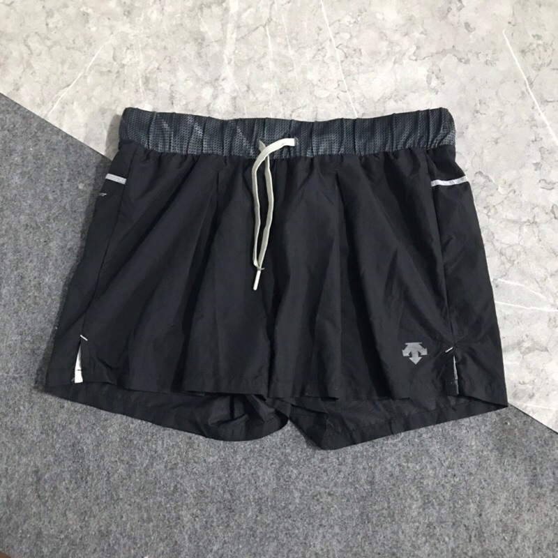celana running Descente size M second bekas preloved branded