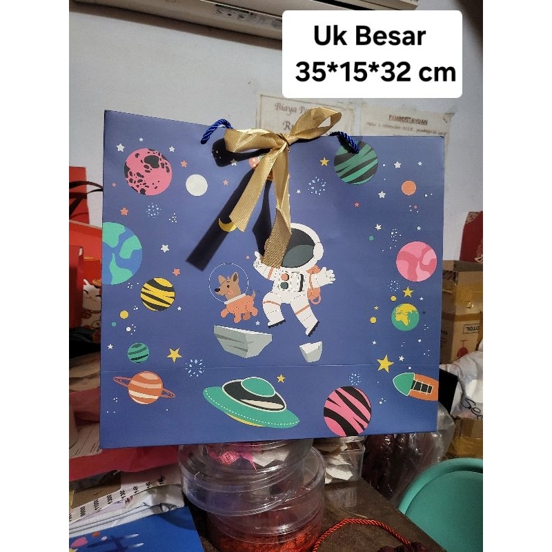

paper bag ulang tahun anak / goodie bag ultah anak laki laki/ bday astronot goodie bag souvenir box hampers lucu