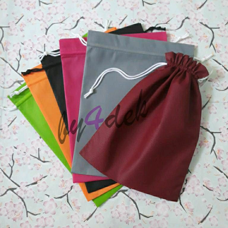 

Pouch 25x29 +4cm Bahan Furing/Spunbond Polos Warna Hitam, Abu, Biru dll. K54