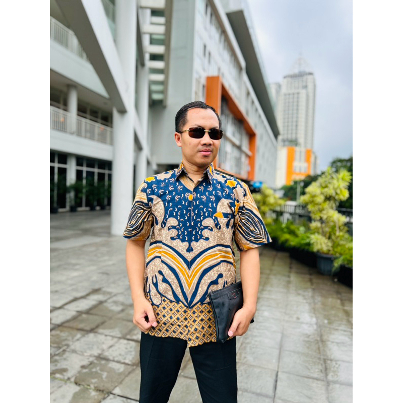 Hem batik pria bahan katun lapis furing biru cream lengan pendek 4010