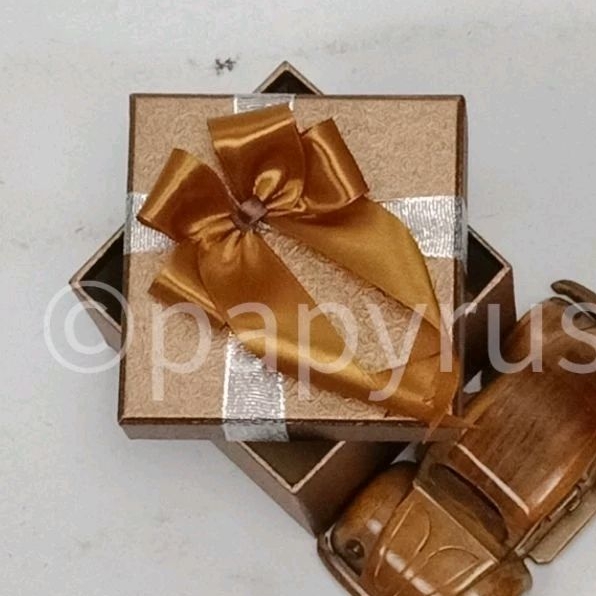 

PAPYRUS 10x10 Tinggi 5cm Kotak Kado Gift Box V3