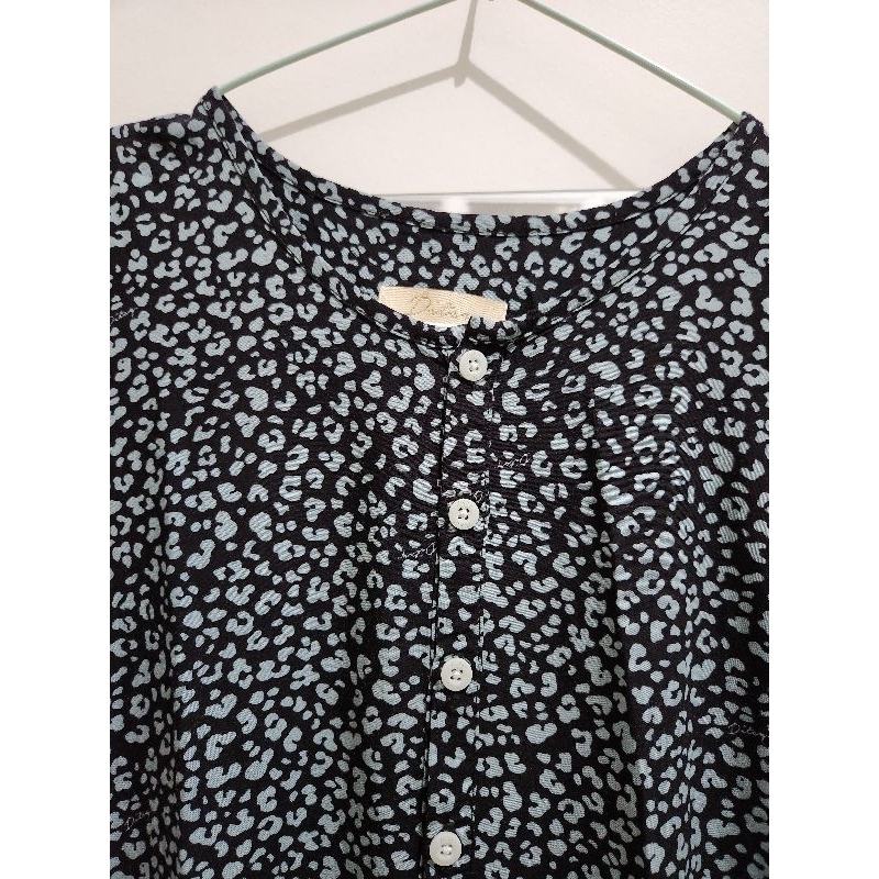 6. Leo Black Ditsy size S preloved