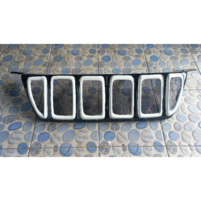 Grill nissan xtrail t30 model cheerokee
