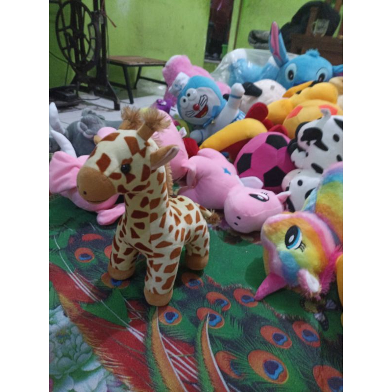 boneka mainan karakter hewan jerapah dan zebra