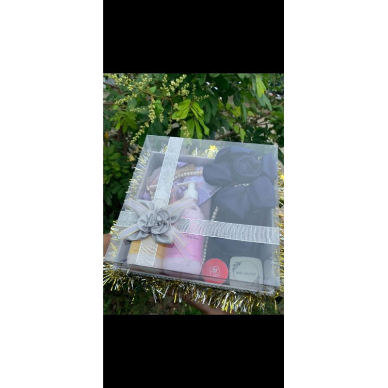 SESERAHAN BAJU DAN KOSMETIK UNTUK HANTARAN PERNIKAHAN.