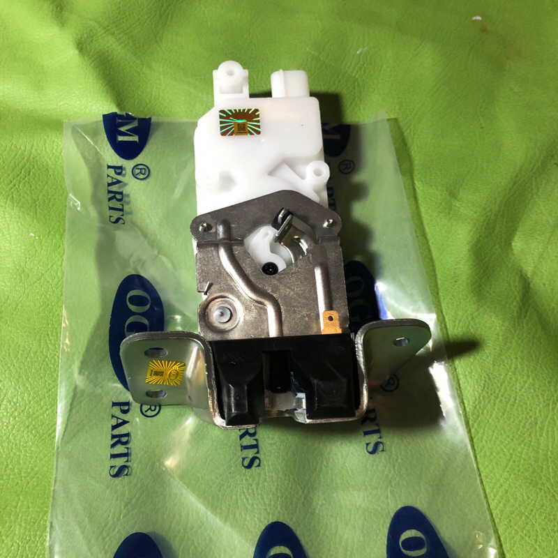 DOOR LOCK BAGASI PAJERO SPORT 2009-2015