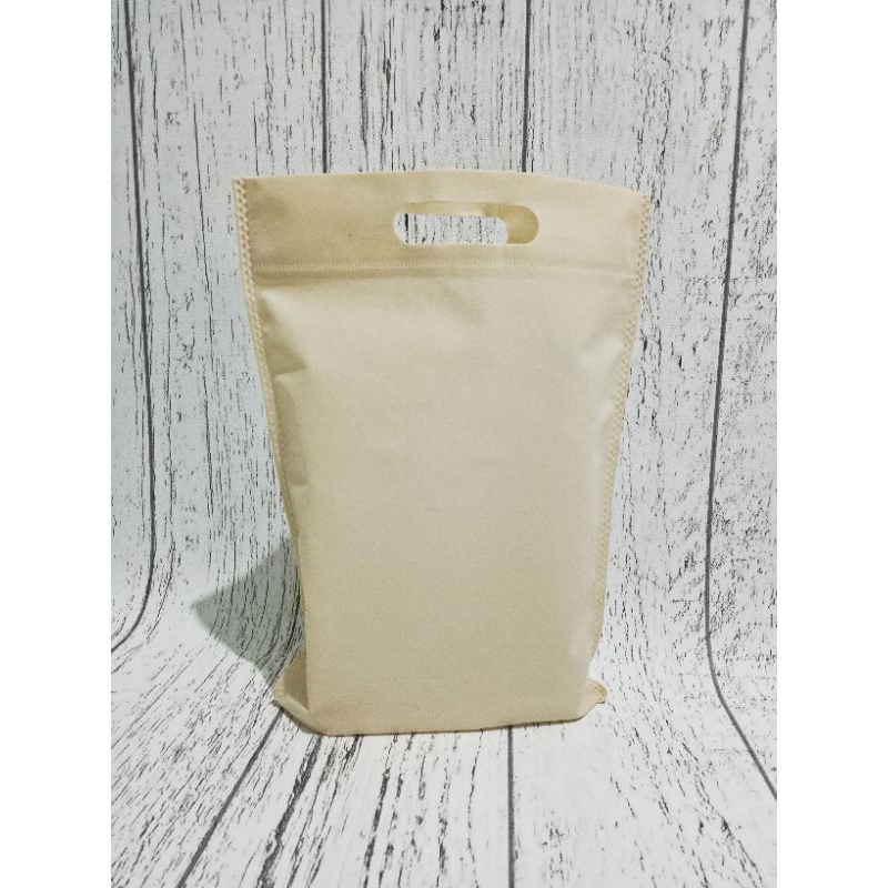 

Goodie bag pegangan oval press uk 25×35/tas kain spunbond oval polos