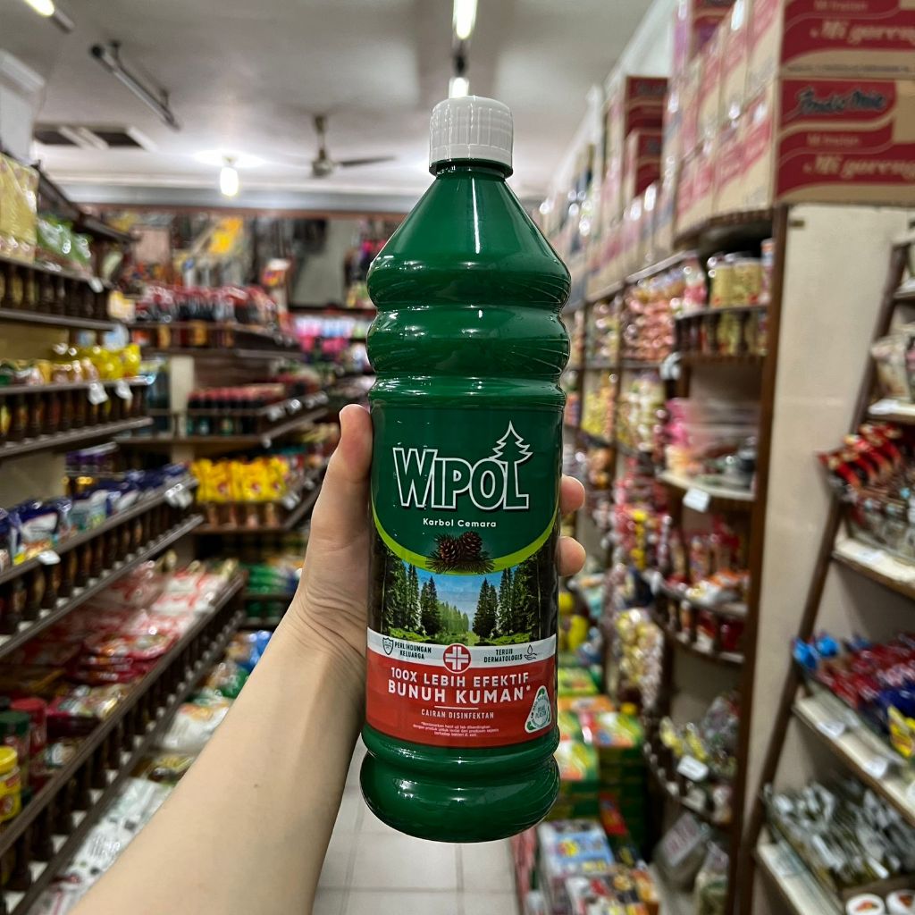 WIPOL KARBOL CEMARA BOTOL 750ml