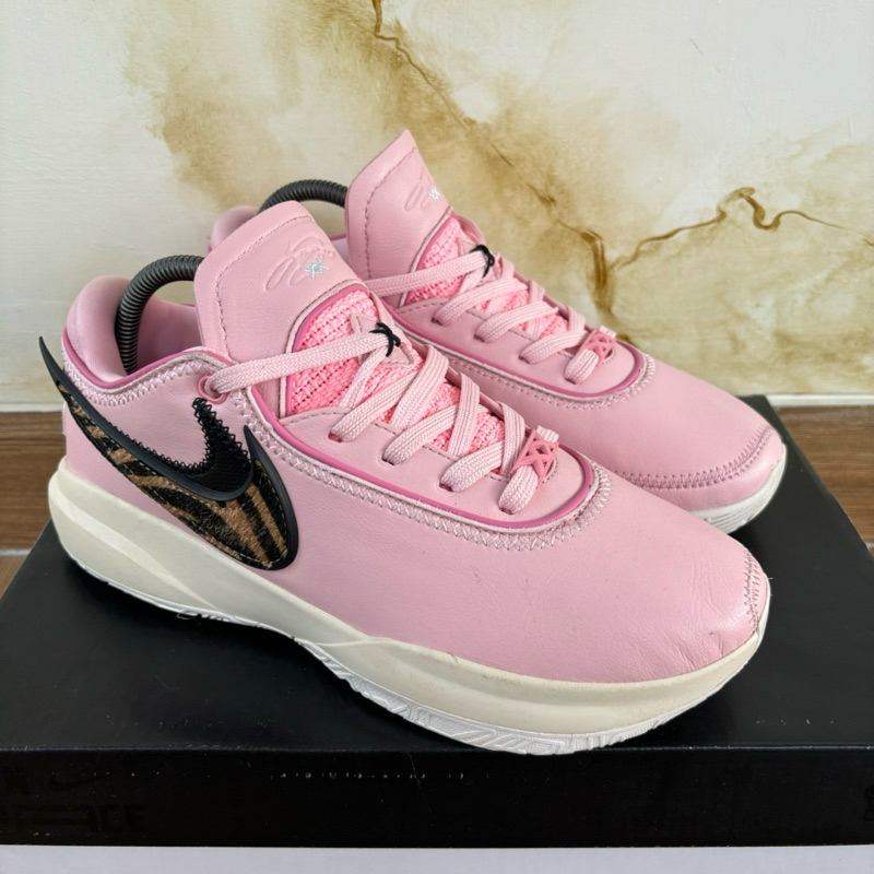 Nike Lebron 20