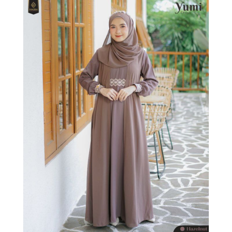 READY Gamis Lebaran 2024 Yumi Ayunda Dress By Emka Hijab - Material Queen Alexandria HQ x Ceruty Bab