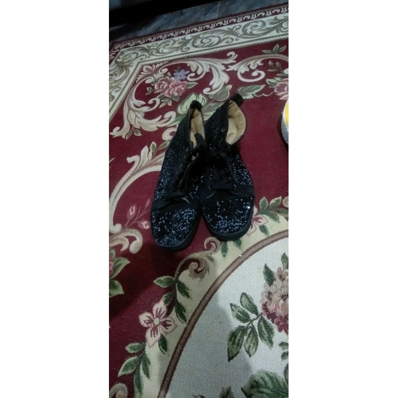 SEPATU CRISTIAN LOUBOUTIN