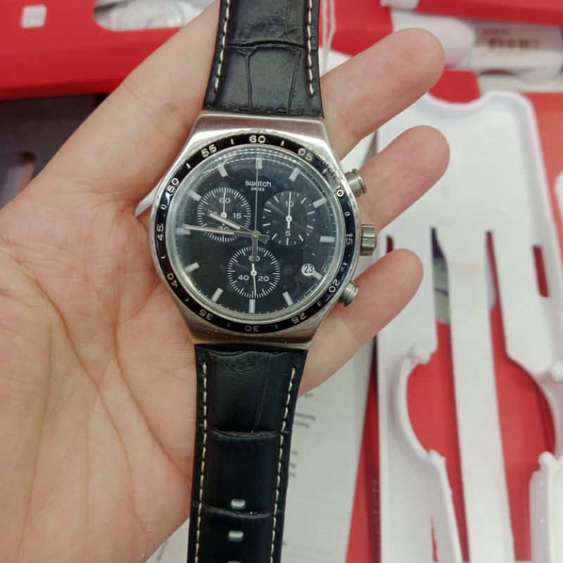 SWATCH YVS495 IRONY AT NIGHT Jam Tangan Kulit Pria Original Garansi Resmi 2 Tahun