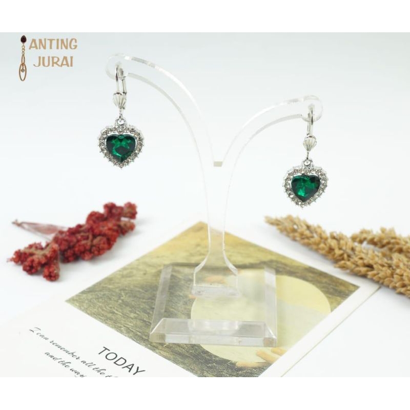 anting permata hijau cantik