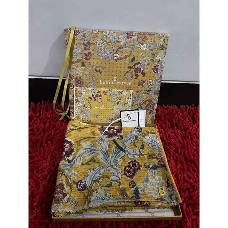 BUTTONSCARVES Royal series