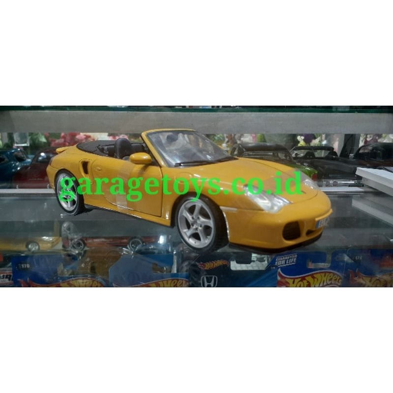 Maisto 1:18 Diecast Porsche 911 Carrera Turbo Cabriolet