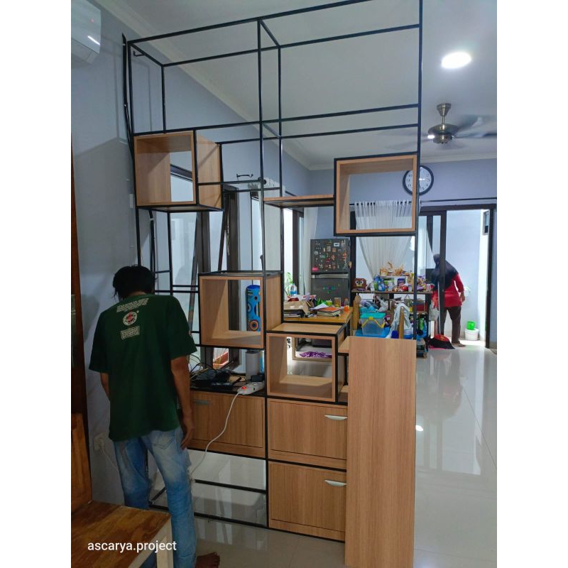 Rak Lemari Kombinasi Kayu dan Besi / Rak Lemari Industrial