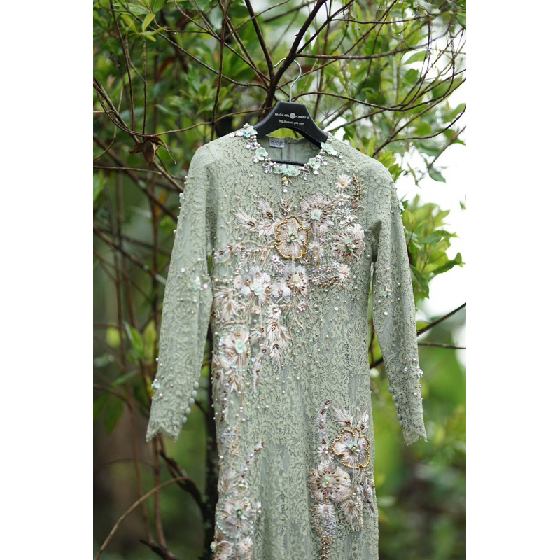 Ivory Studio Gown Dress Lamaran Resepsi Wisuda Kondangan