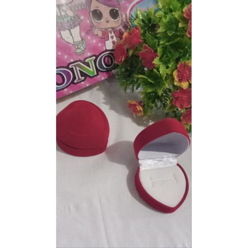 Box Cincin Kotak Tempat Cincin Tunangan