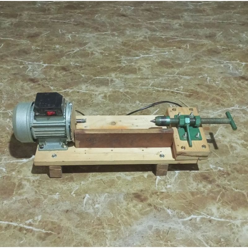 Mesin bubut kayu murah rakitan mudah di gunakan