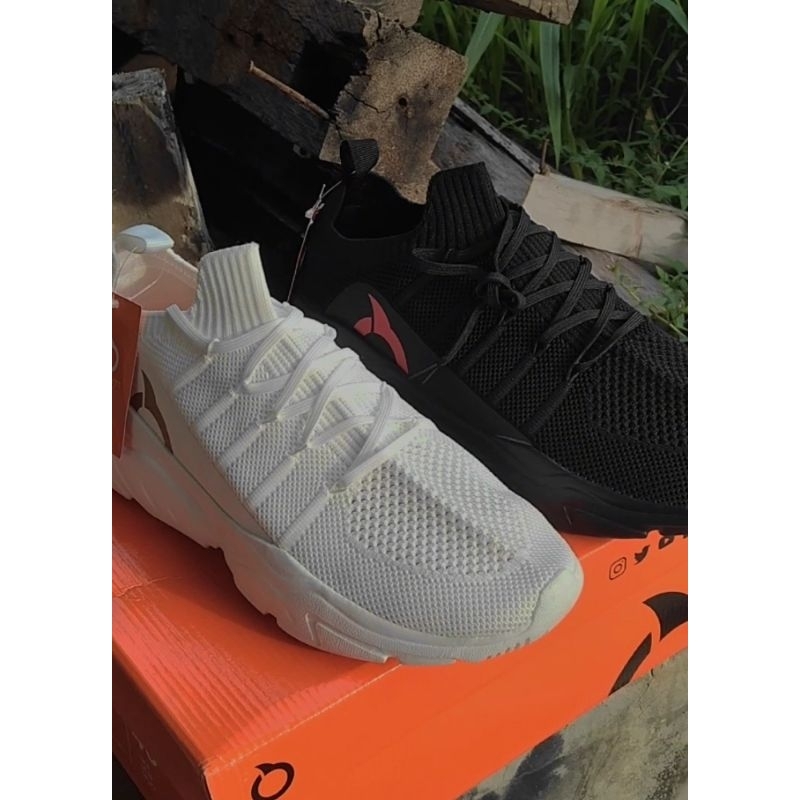 Sepatu Ortuseight Invaders Encore