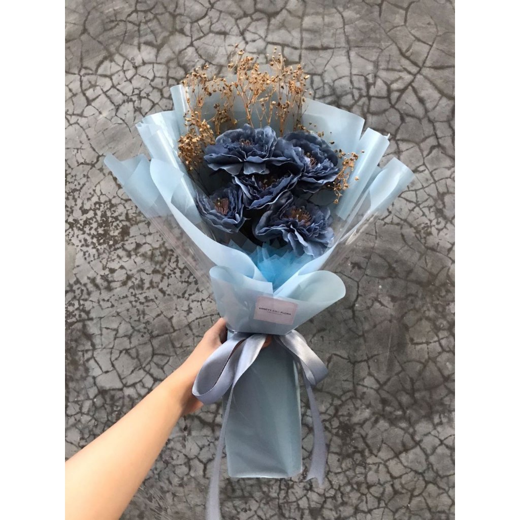 Buket Bunga Artifical Buat Cowok / Buket Bunga Artificial Vancyy Florist / Buket Bunga Artficial Biru / Buket Bunga Biru Murah / Buket Bunga Tema Biru / Buket Bunga Hadiah Cowok / Buket Bunga Wisuda Biru/ Buket Bunga Valentine
