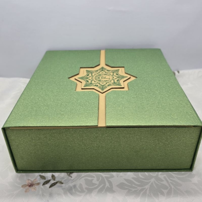 

PAKET 4pcs 5pcs Box MT 22x22x8cm KHUSUS LUAR KOTA / kotak kue lapis legit