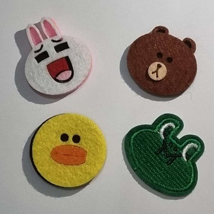 Aksesoris baju line friends brown,cony,leonard,sally