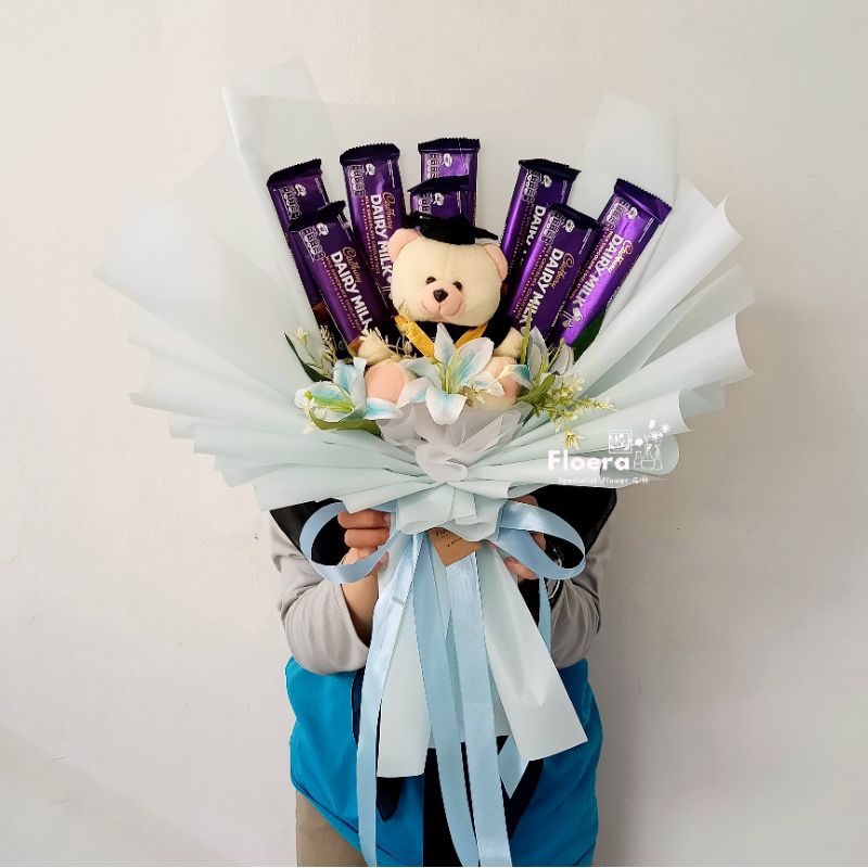 Buket cokelat bucket coklat cadbury boneka untuk wisuda