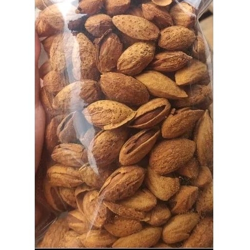 

Kacang Almond Kulit