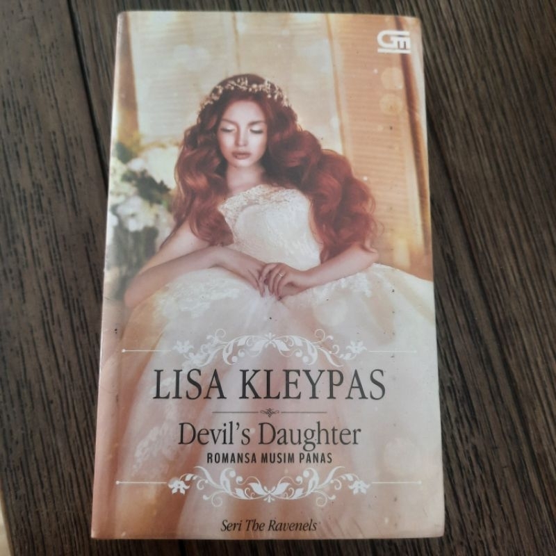 Novel Lisa Kleypas Devil's daughter ( romansa musim panas ) seri the ravenels