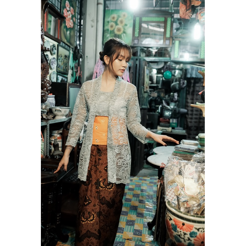 Kebaya kutubaru brokat giyanti sage green - kebaya kutubaru berbahan brokat warna