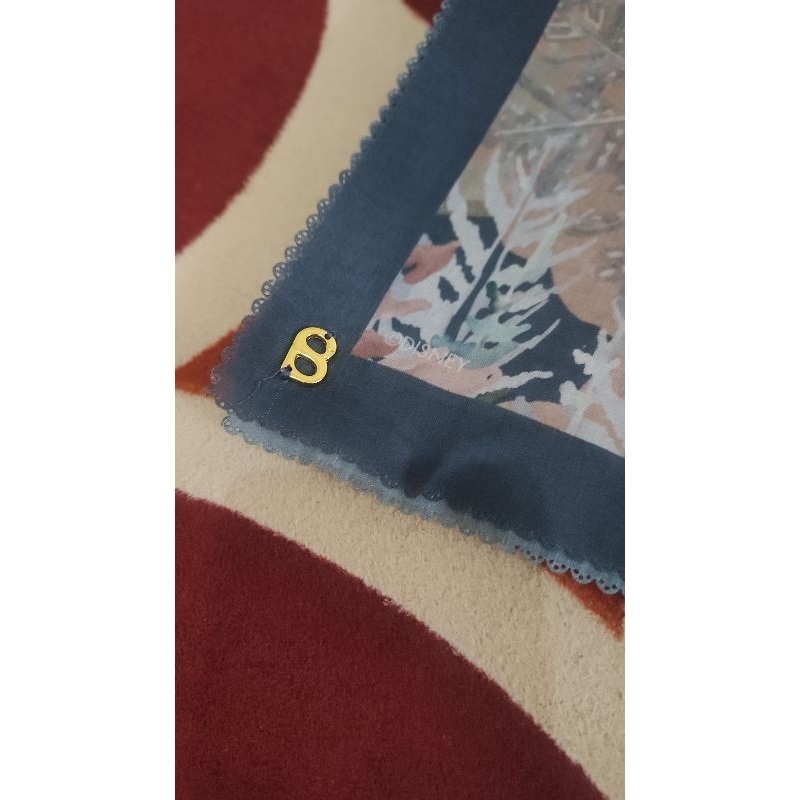 Preloved disney mirage buttonscarves