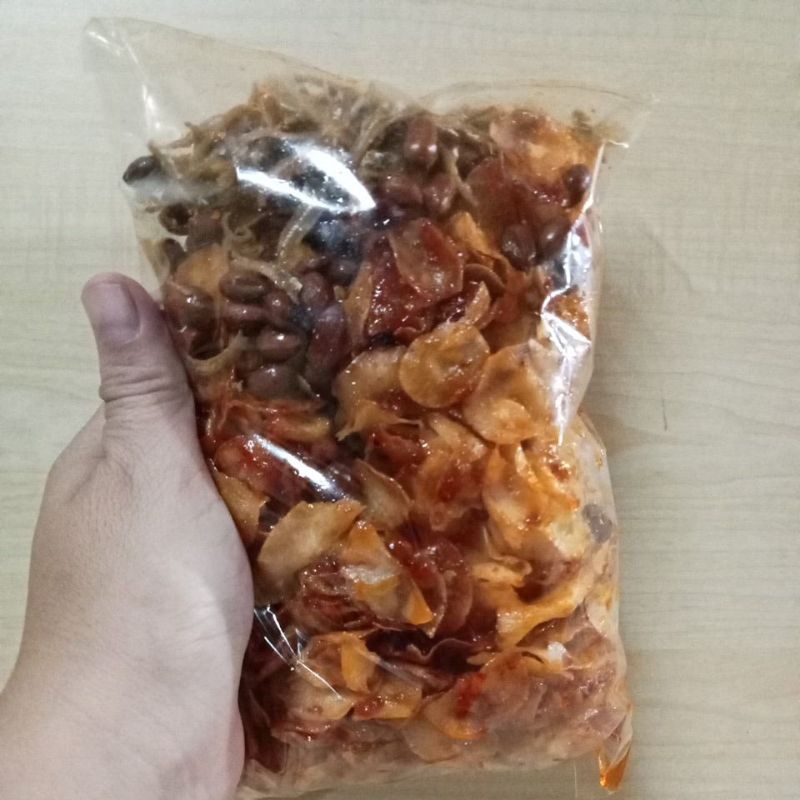 

keripik ubi topping bilis kacang 250 gr