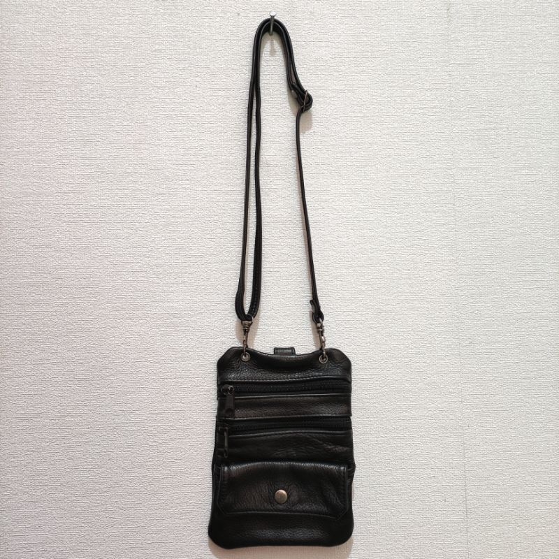 Preloved Tas HP Wanita dan Pria Sling bag HP Kulit Asli Warna Hitam