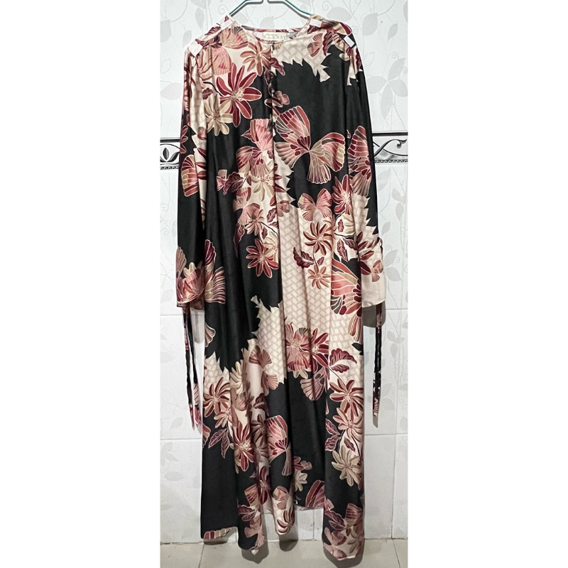 Dress Wearing Klamby (PRELOVED)