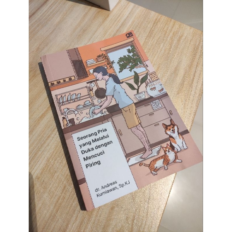 Seorang Pria yang Melalui Duka dengan Mencuci Piring Preloved