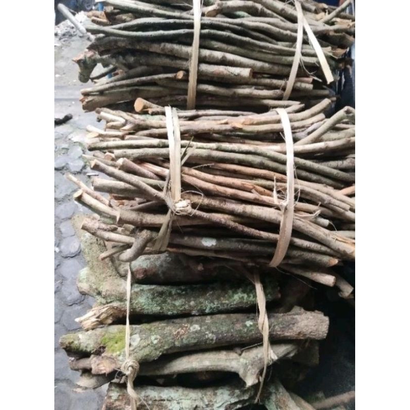 kayu bakar dari dahan ranting pohon per 2kg