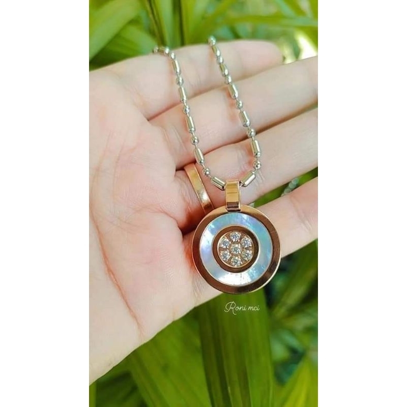 millionaire pendant Italian charming MCI