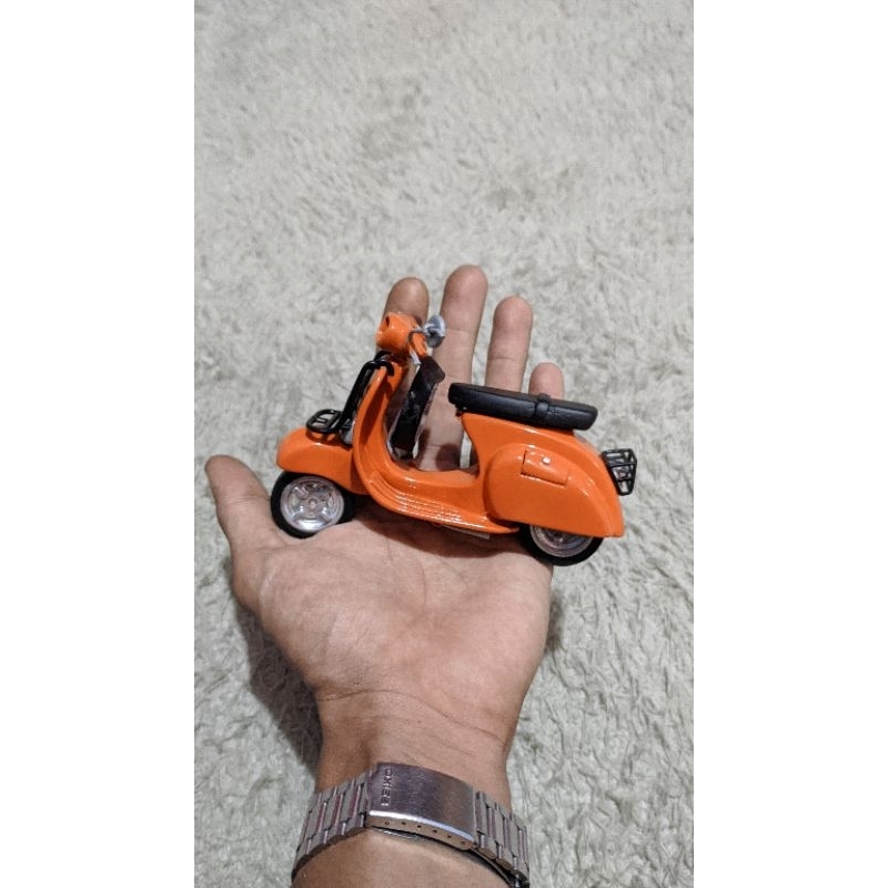 Miniatur Vespa PTS 100