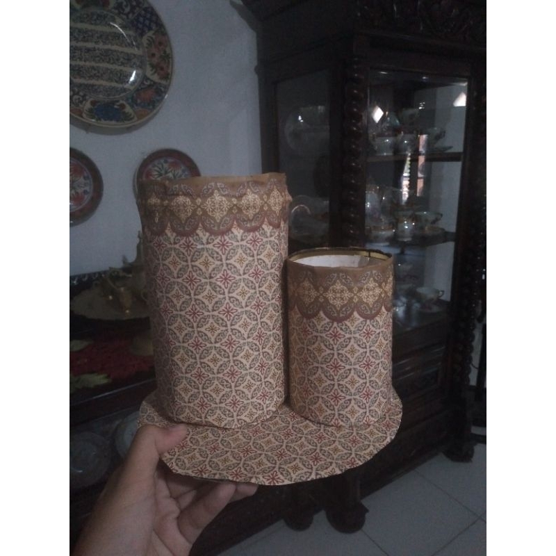 

wadah pensil dari kaleng bekas batik kiyowo