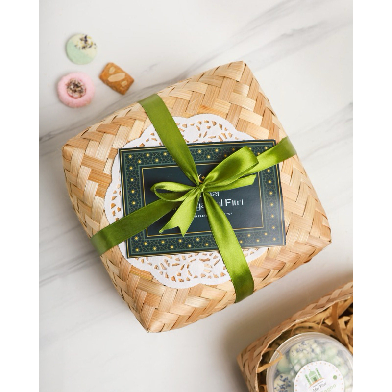 

Tambah Hampers Besek Pita