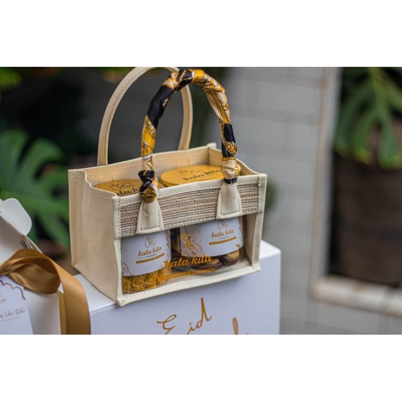 

Totebag Anyam (isi 2: 300gr) | Box Hampers | Promo Box Hampers lebaran ramadan katakita cookies