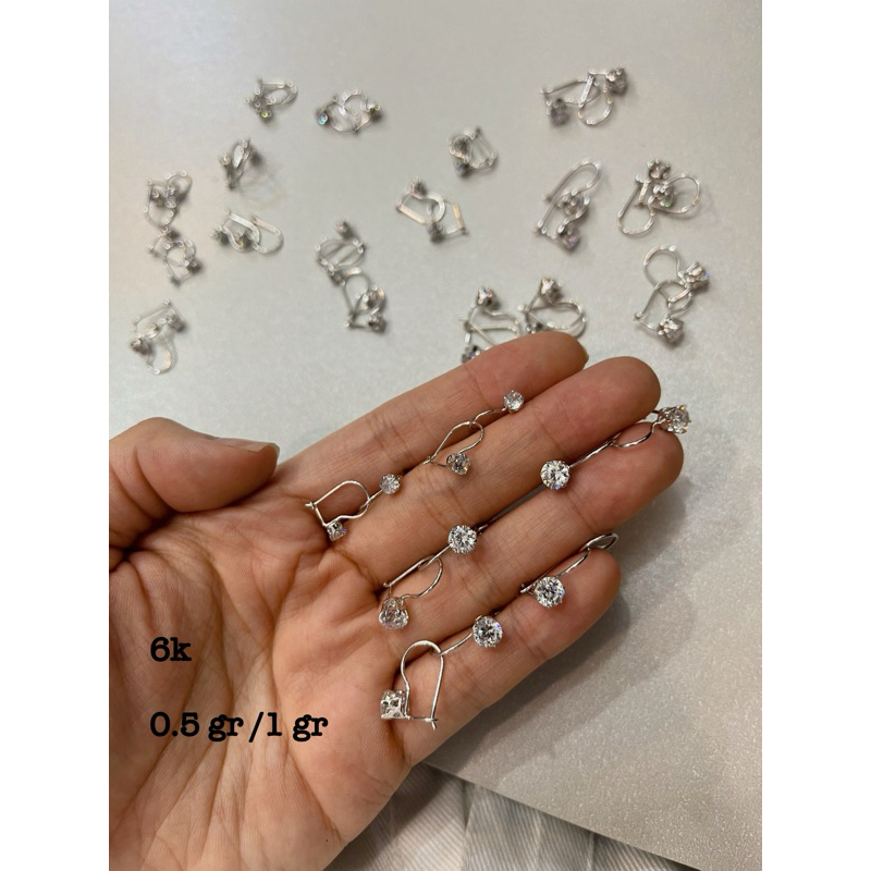 Anting emas kait desi mata mas putih solitaire