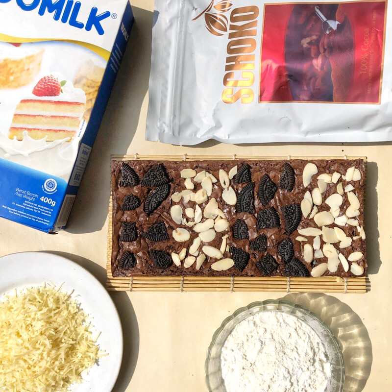

mezzaluna - Fudge Brownies Premium Double Chocolate with Free Topping