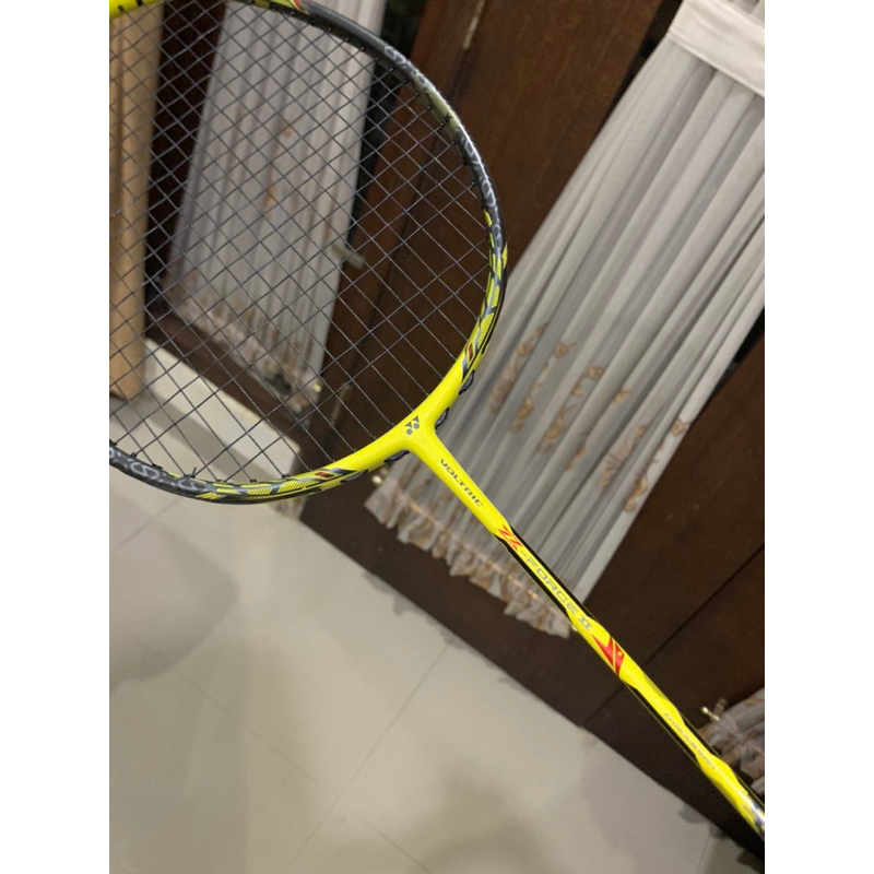 Yonex Voltric Z force 2