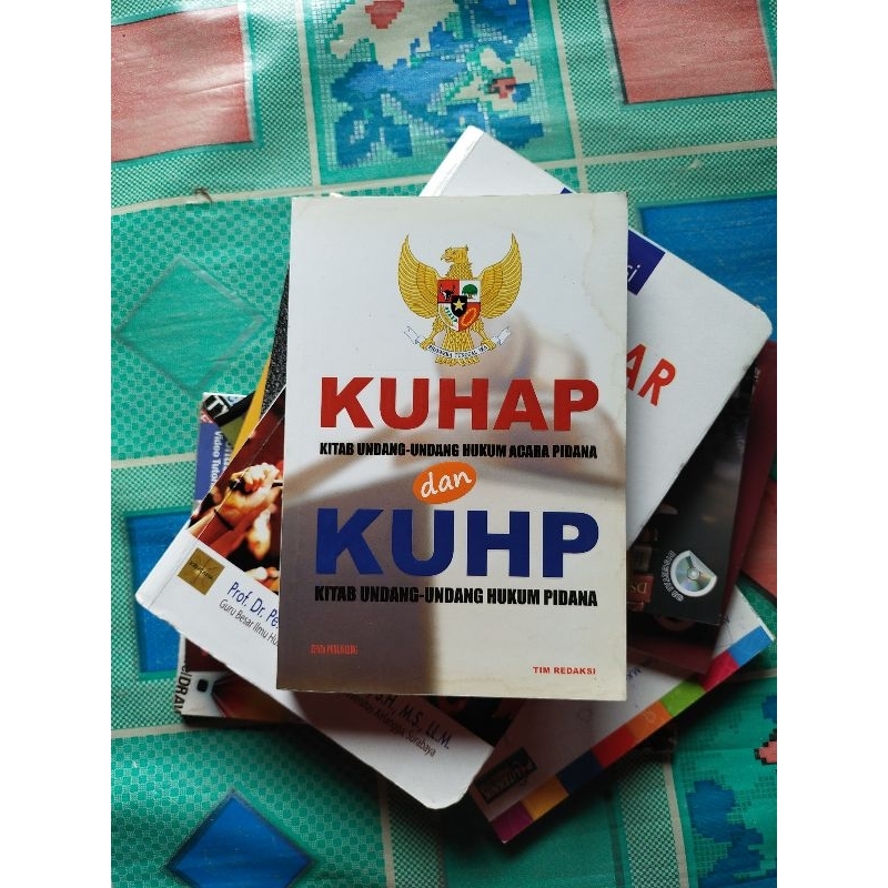 Buku Hukum, KUHAP (Kitab UU Hukum Acara Pidana) dan KUHP (Kitab UU Hukum Pidana)