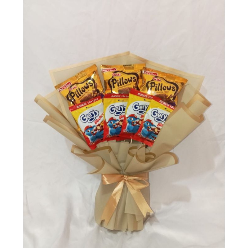 

Bouquet snack / bucket snack cocok untuk hadiah wisuda / graduation / ulang tahun / anniversary / birthday kualitas premium, estetik